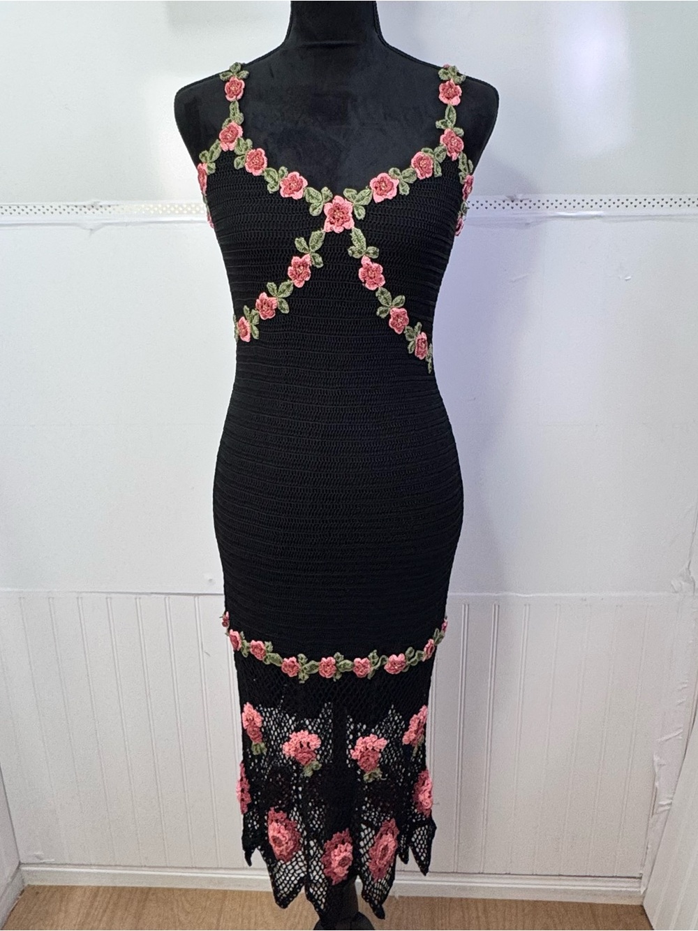 Stunning Vintage Cache Y2K Crochet Floral Appliqué Dress